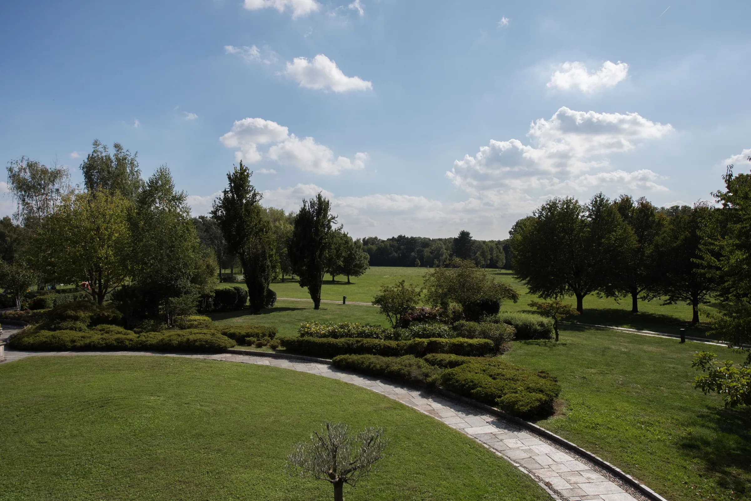 Unique Luxury Estate with Private Park & Equestrian Facilities – Lombardy, Italy — photo 4