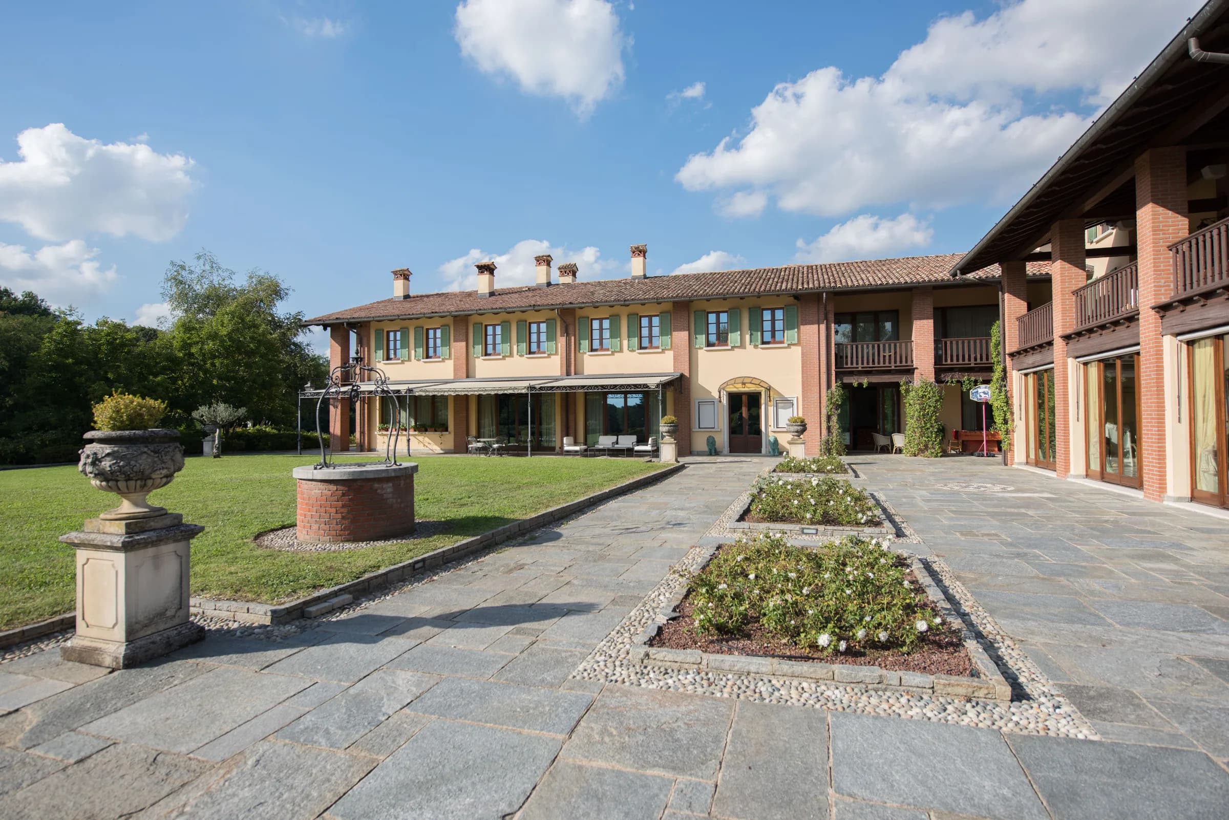 Unique Luxury Estate with Private Park & Equestrian Facilities – Lombardy, Italy — photo 19