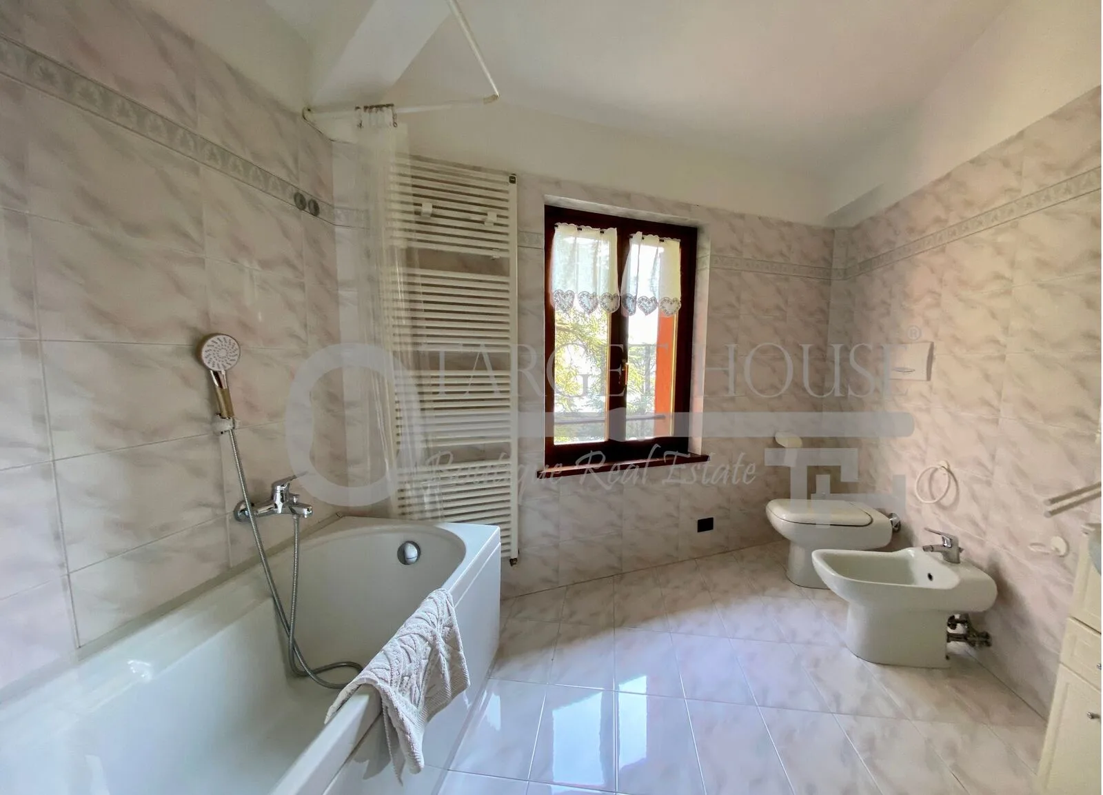 Luxury villa in Carate Urio with Lake Como views, pool and terraces — gallery photo 3