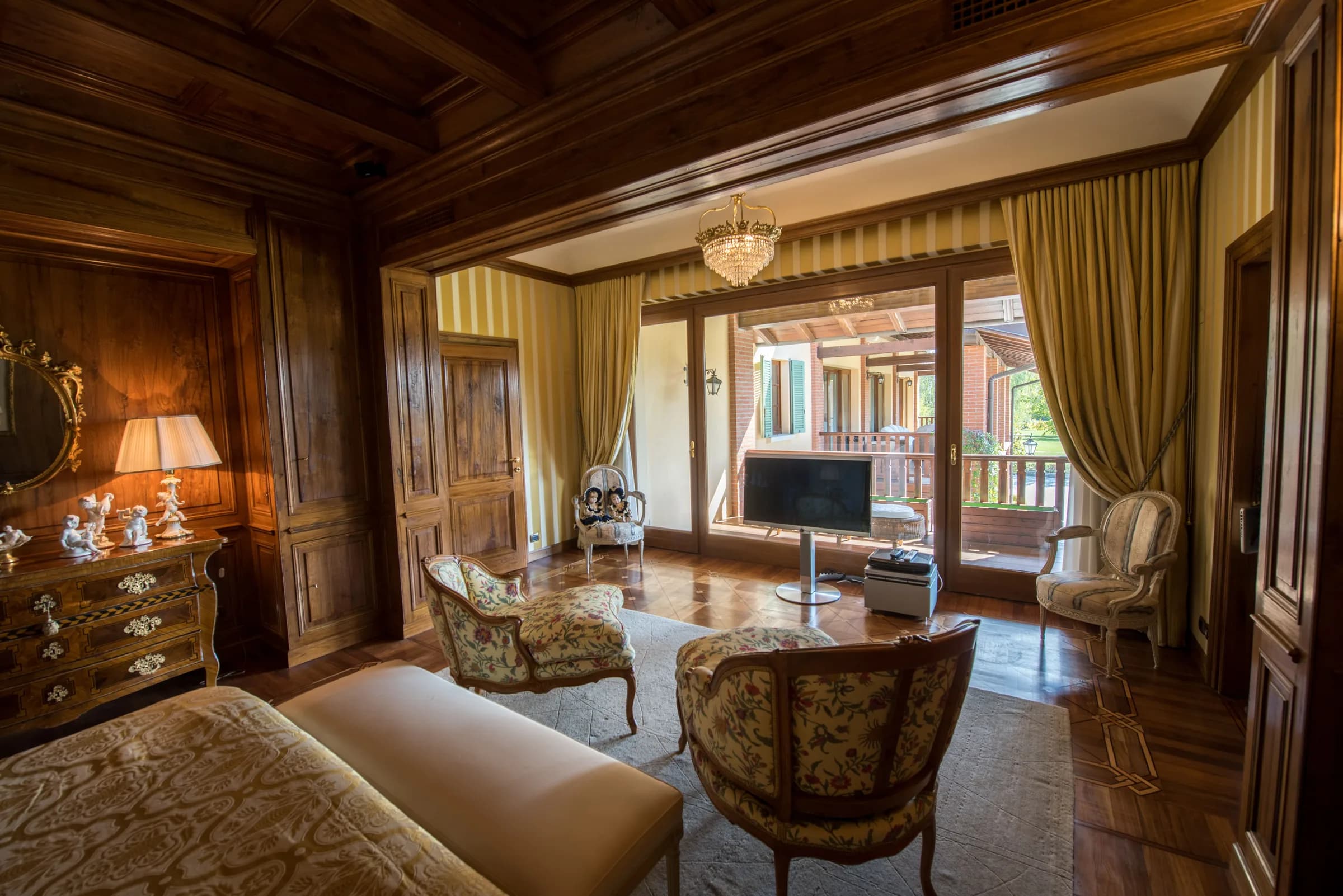 Unique Luxury Estate with Private Park & Equestrian Facilities – Lombardy, Italy — photo 11