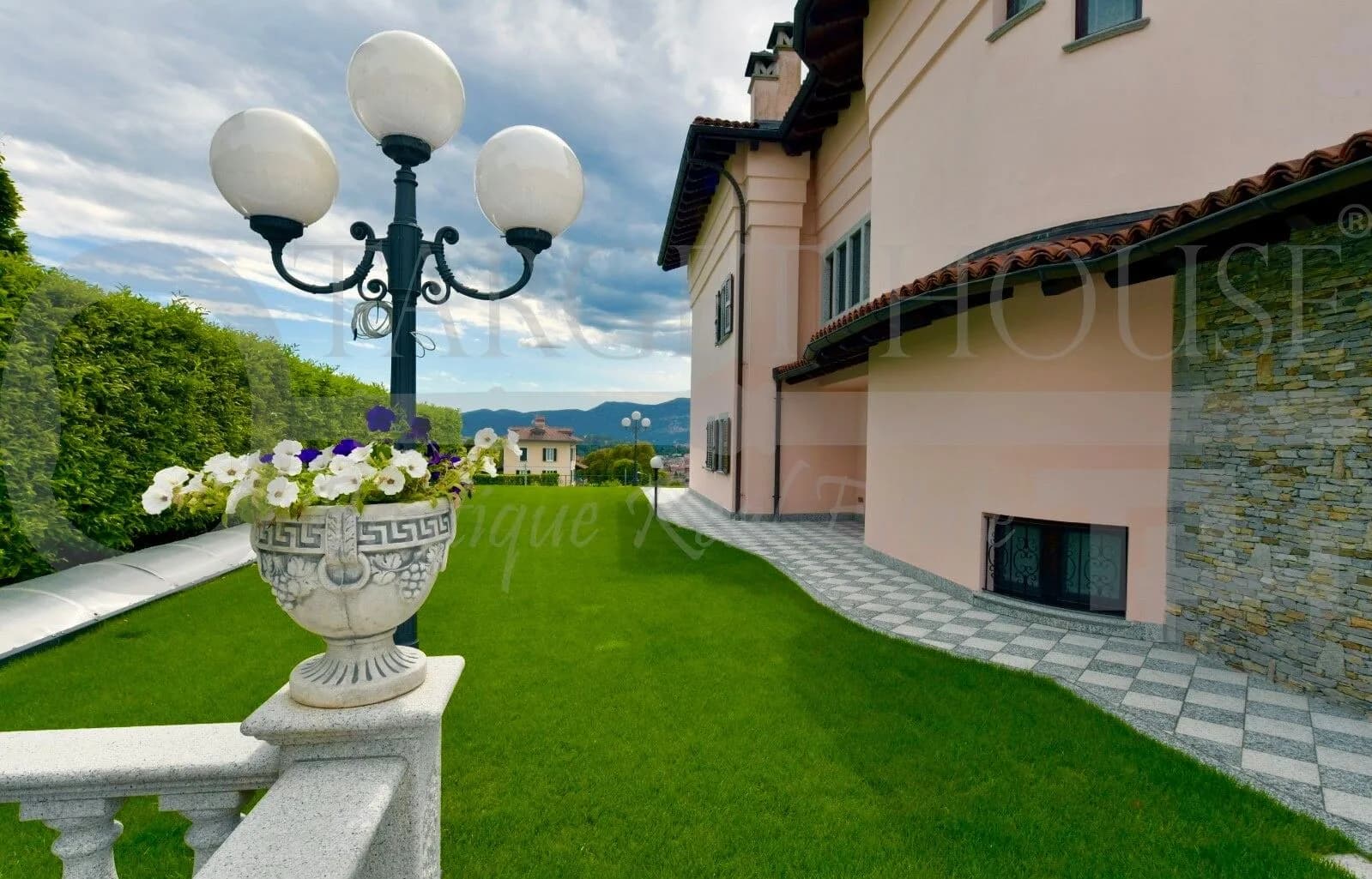 Luxury villa on Lake Maggiore — gallery photo 11