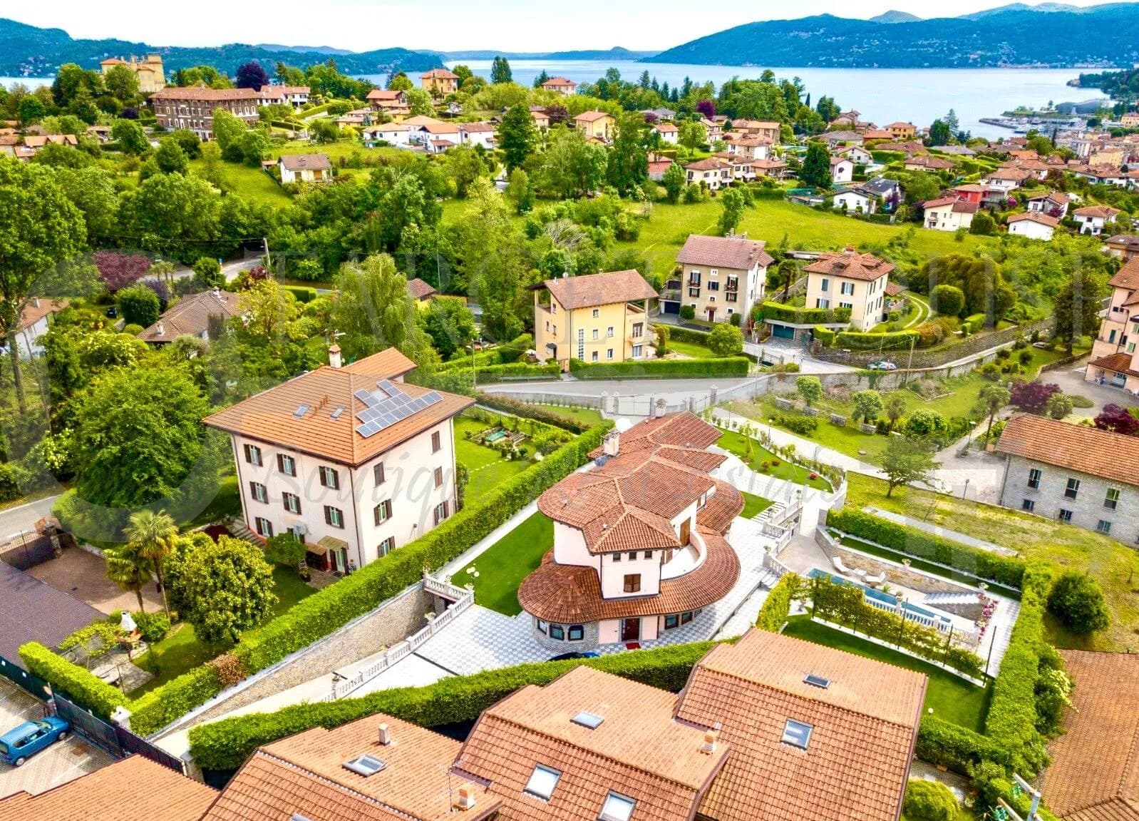 Luxury villa on Lake Maggiore — gallery photo 12