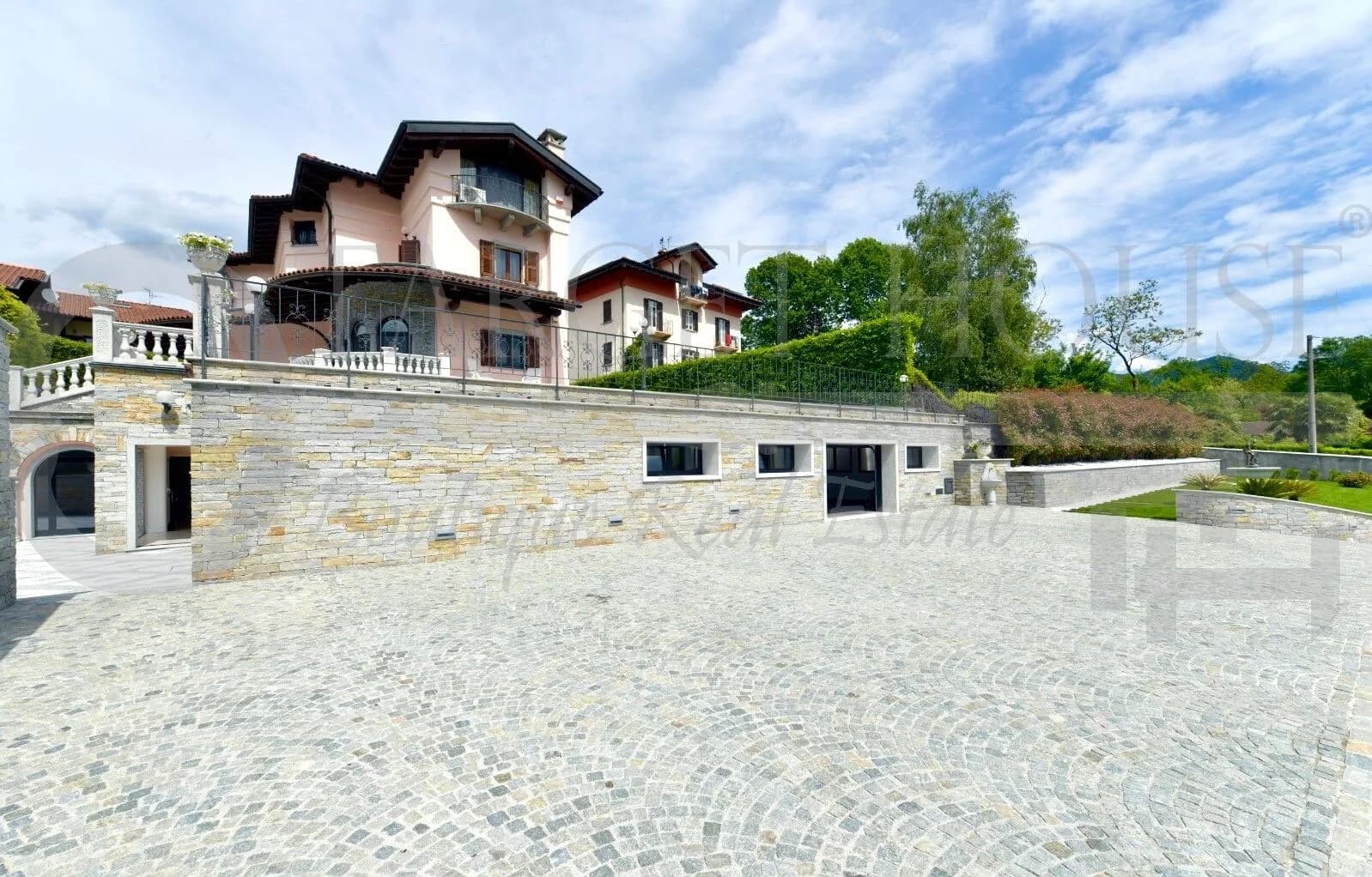 Luxury villa on Lake Maggiore — gallery photo 16