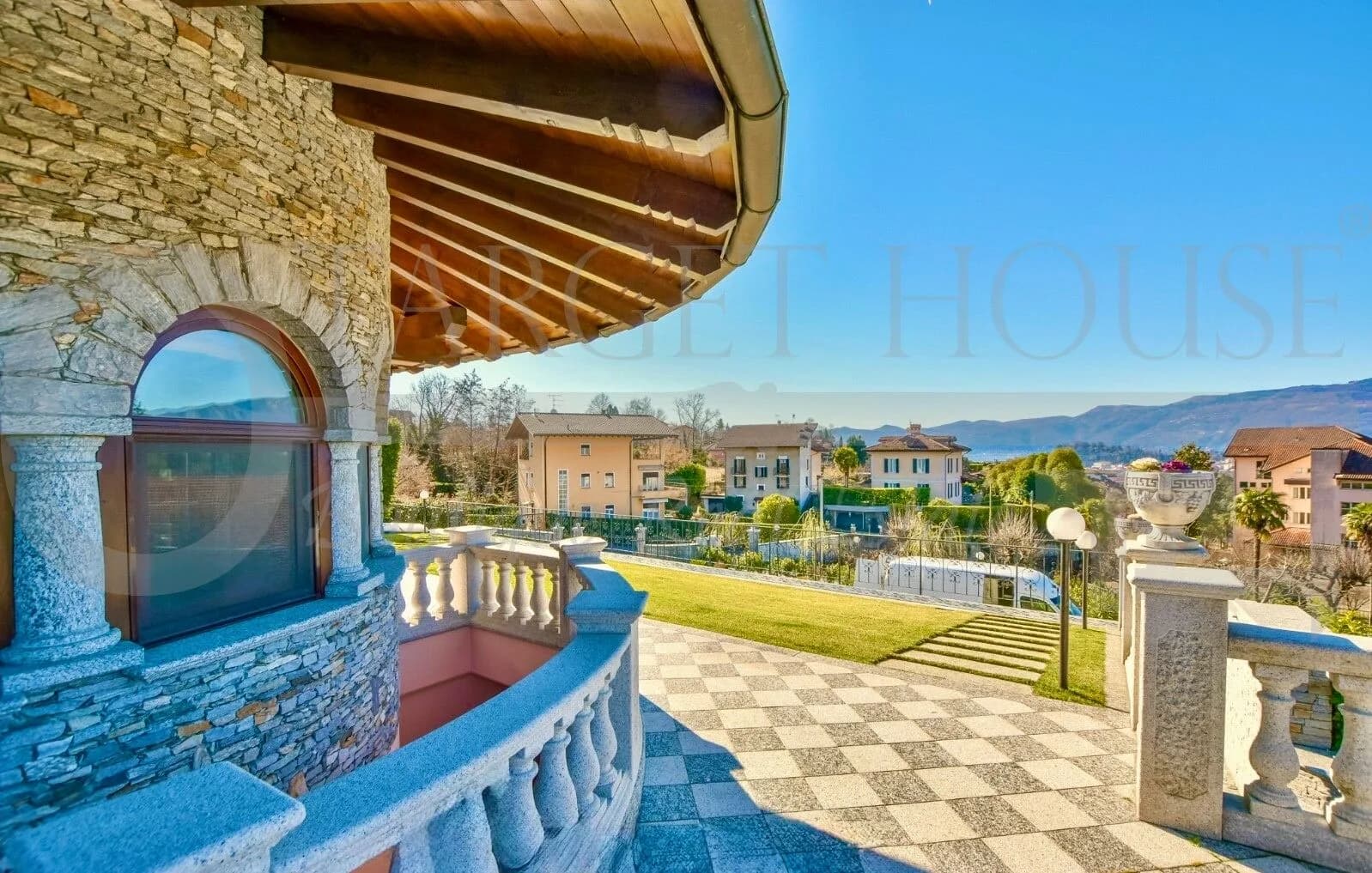 Luxury villa on Lake Maggiore — gallery photo 22