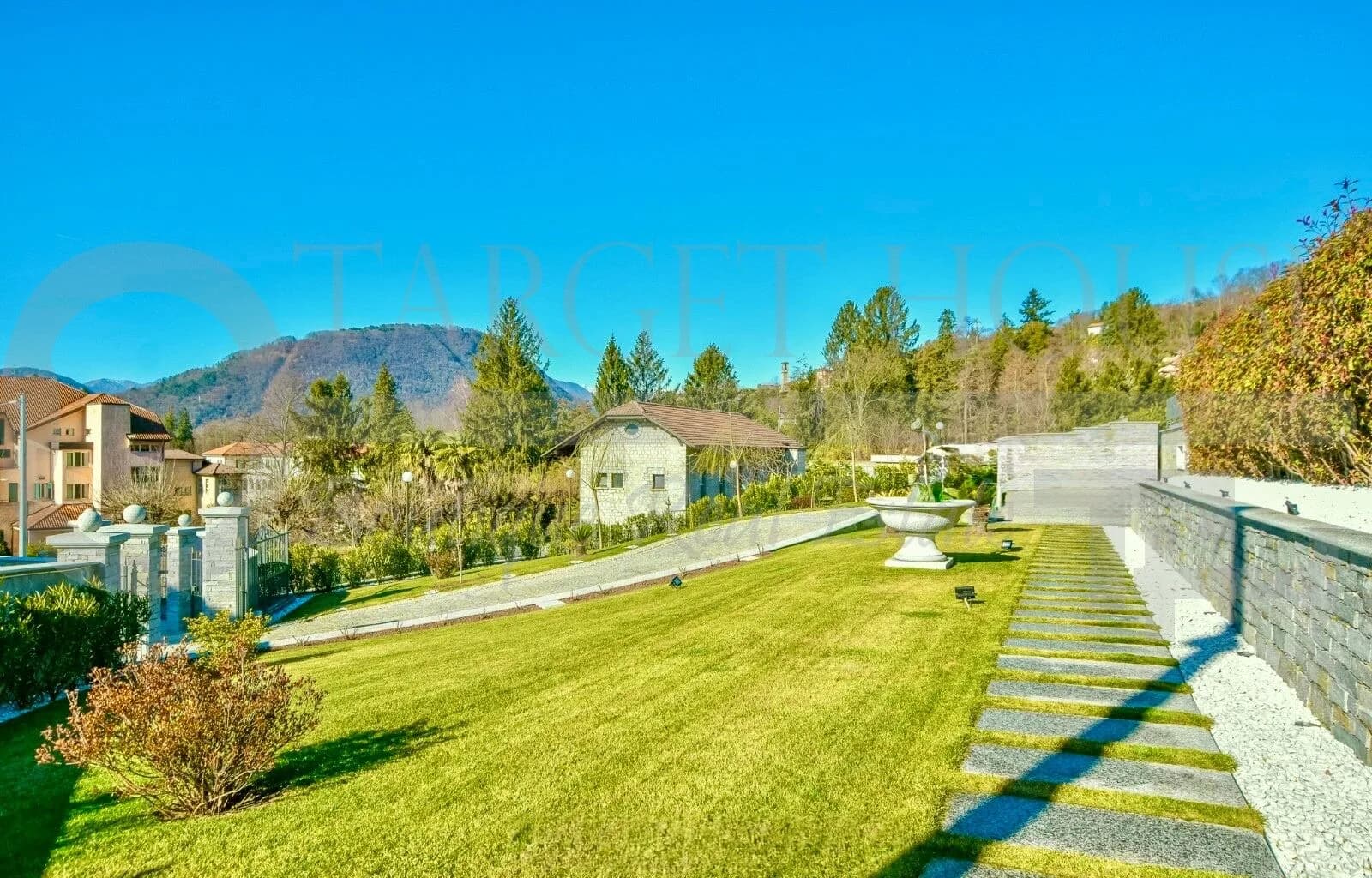Luxury villa on Lake Maggiore — gallery photo 32