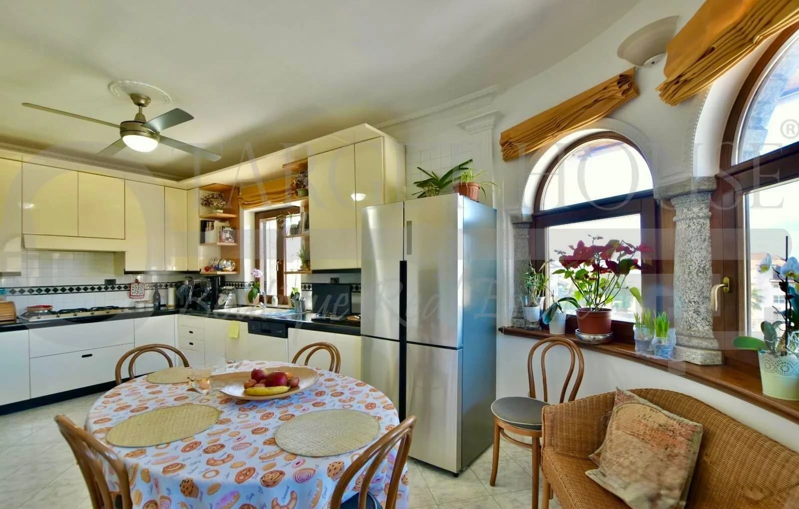 Luxury villa on Lake Maggiore — gallery photo 34