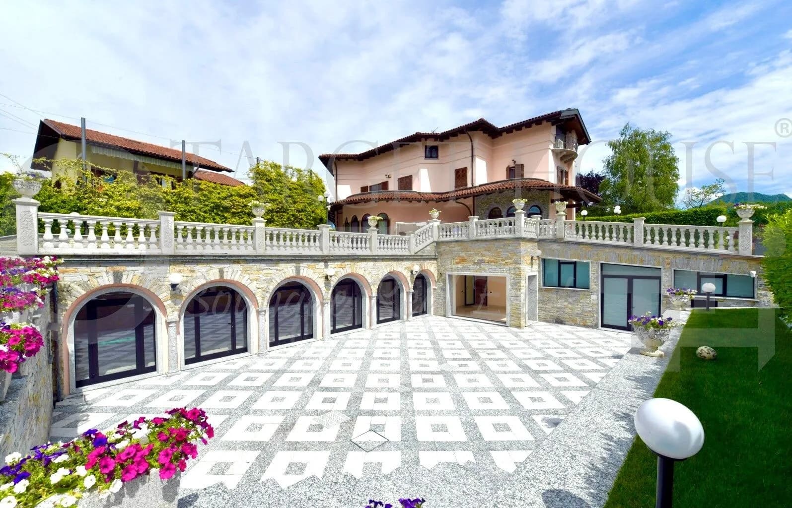 Luxury villa on Lake Maggiore — gallery photo 35