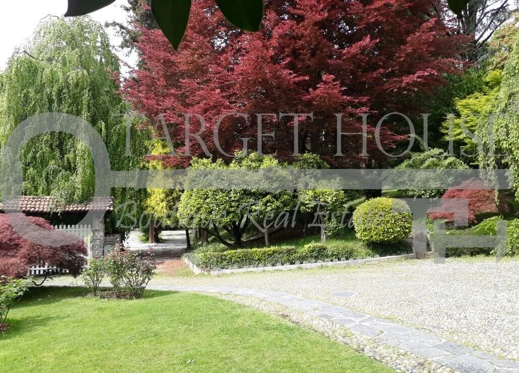 Villa in Luino Lake Maggiore — gallery photo 2