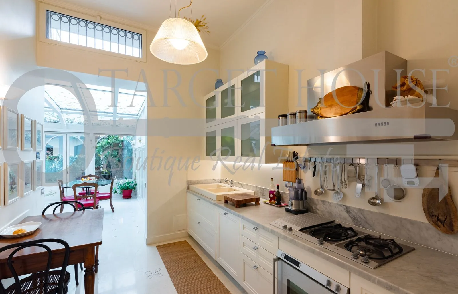 Historic luxury residence in Milan — gallery photo 3