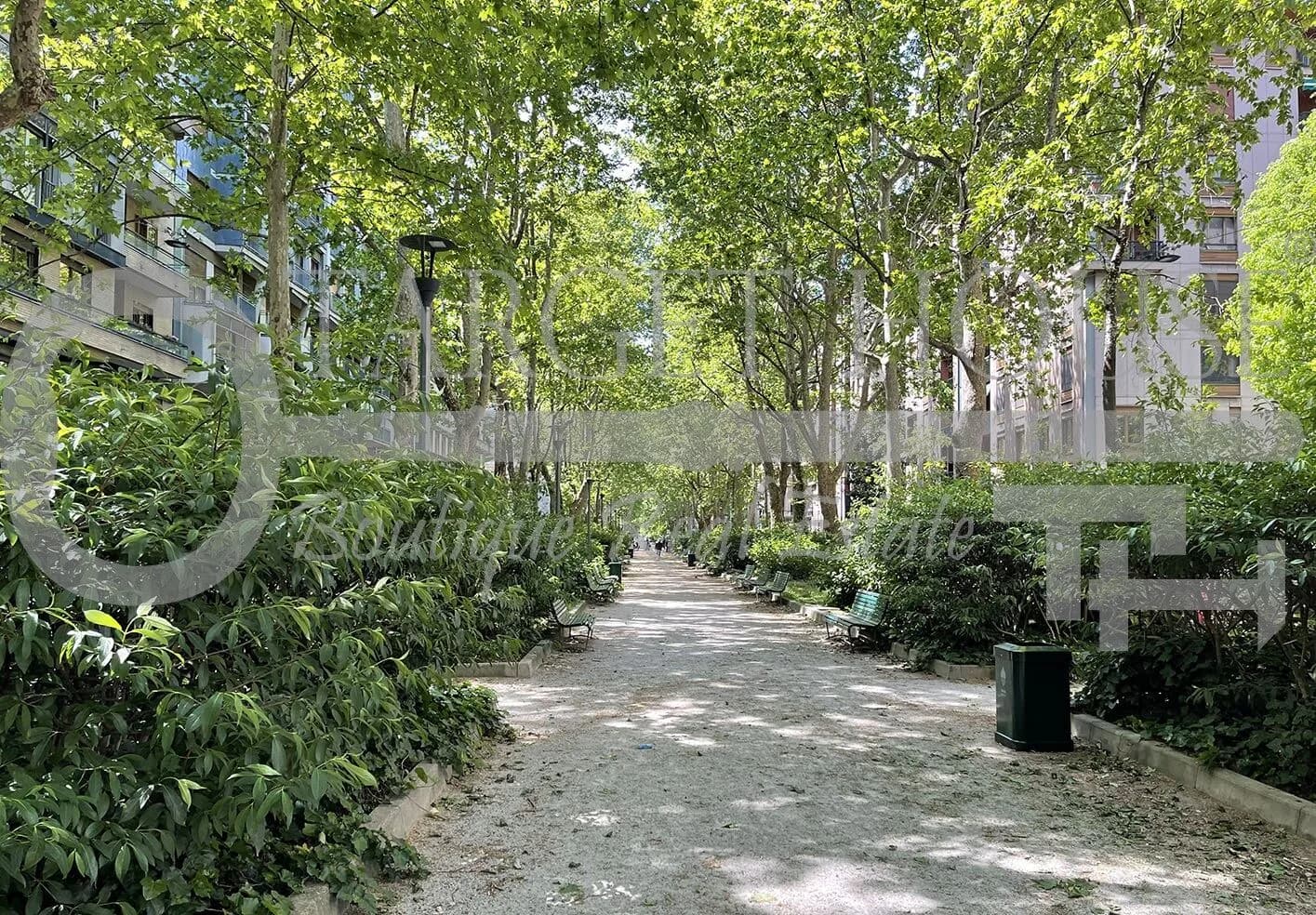 Modern villa in Milan with private garden — gallery photo 23