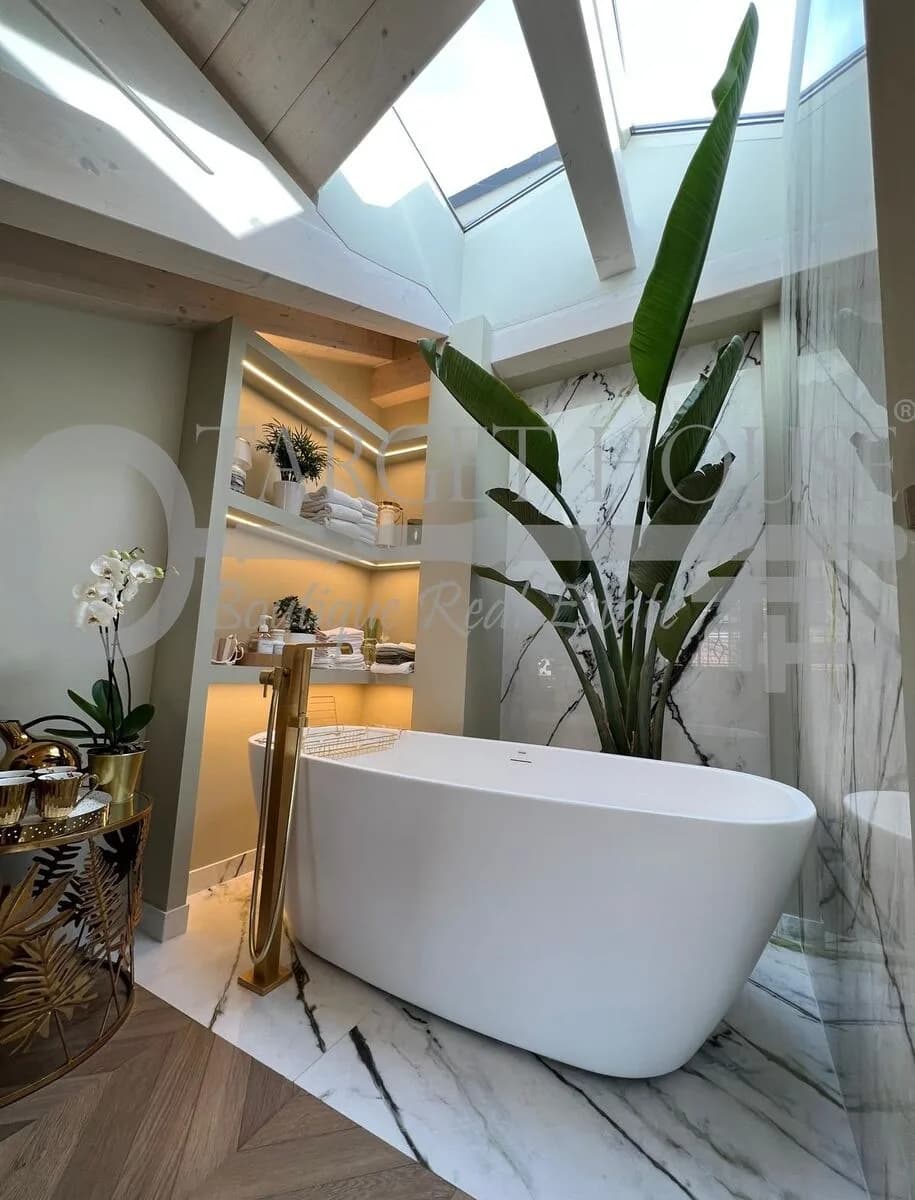 Modern villa in Milan with private garden — gallery photo 30