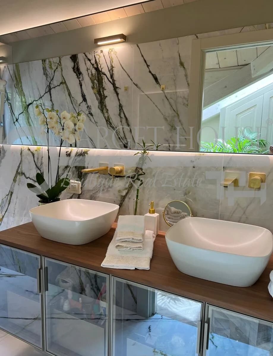 Modern villa in Milan with private garden — gallery photo 31
