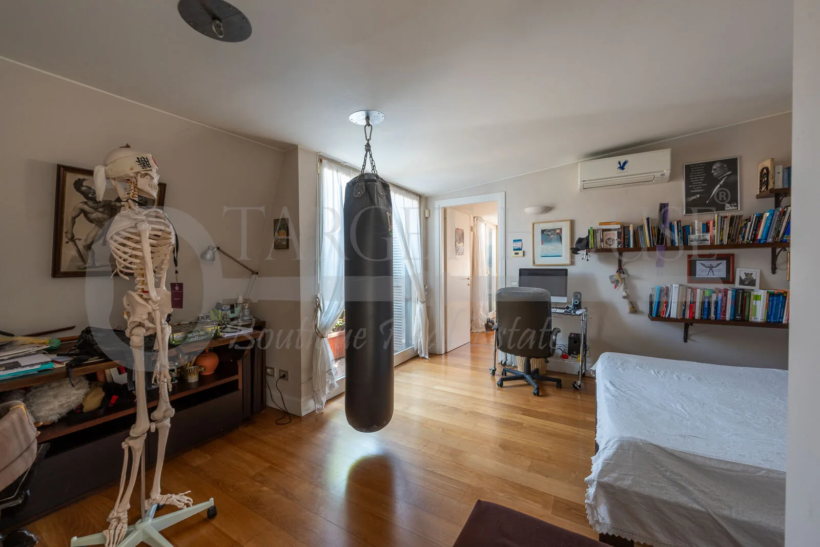 Top-floor apartment in Moscova Milan — gallery photo 4