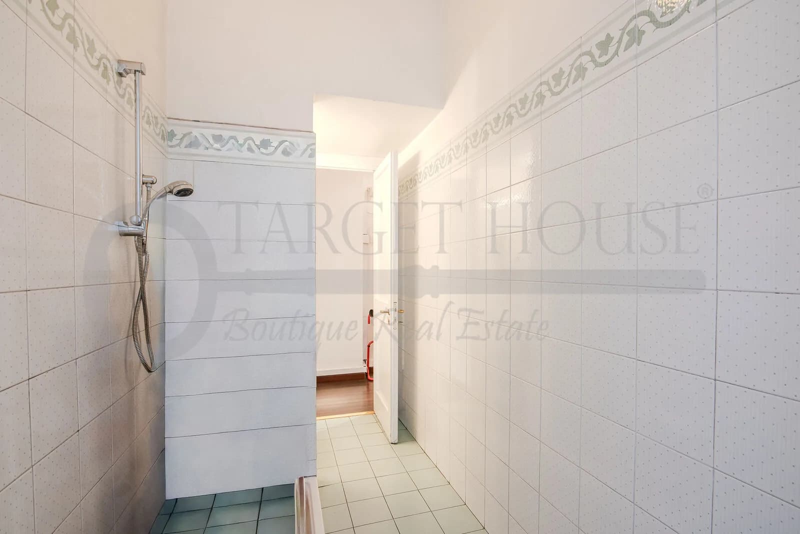 Convertible Property near Milan Duomo on Via Francesco Sforza