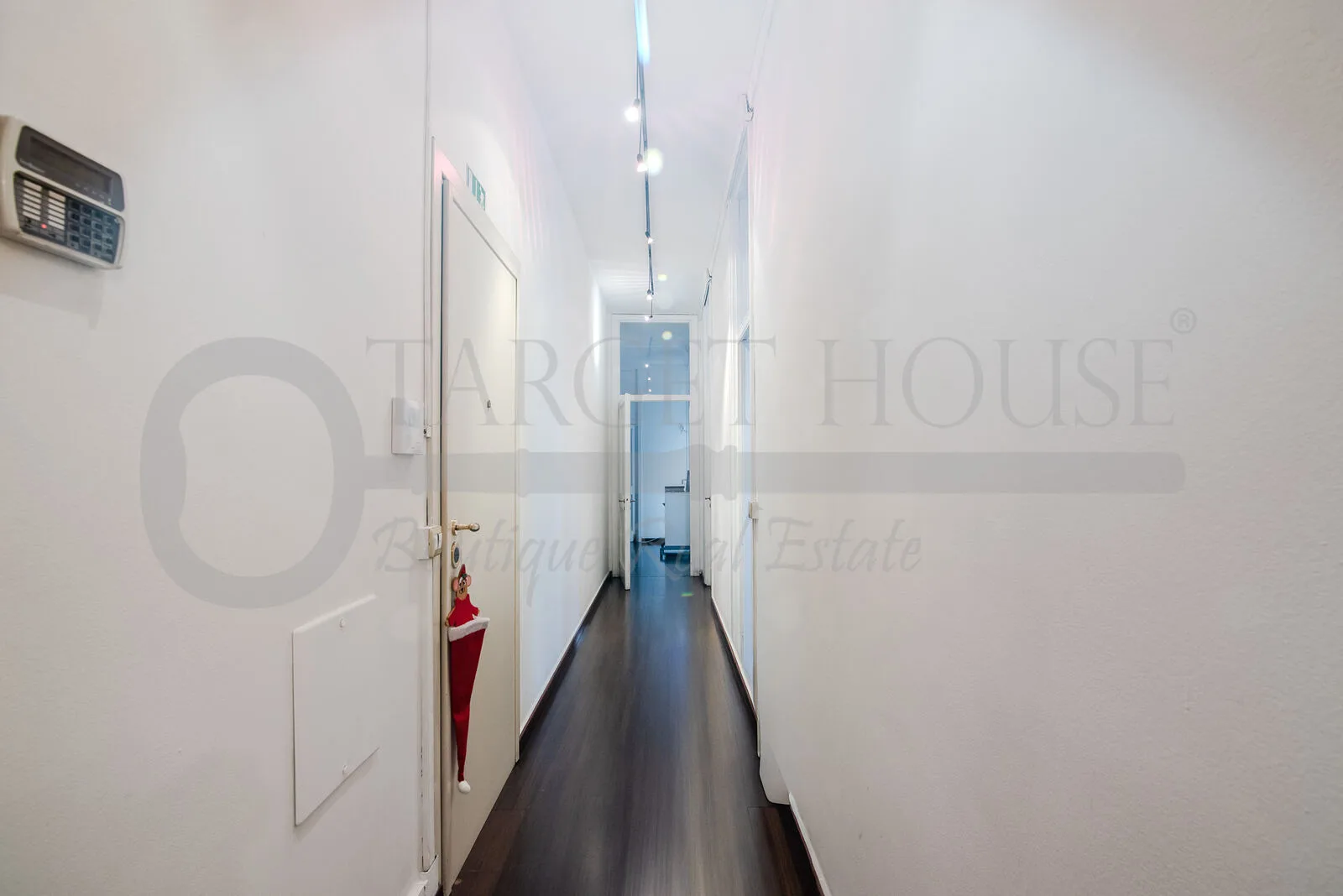 Property near Milan Duomo on Via Francesco Sforza — gallery photo 2
