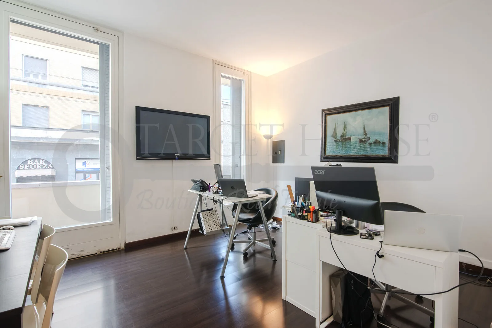 Property near Milan Duomo on Via Francesco Sforza — gallery photo 3