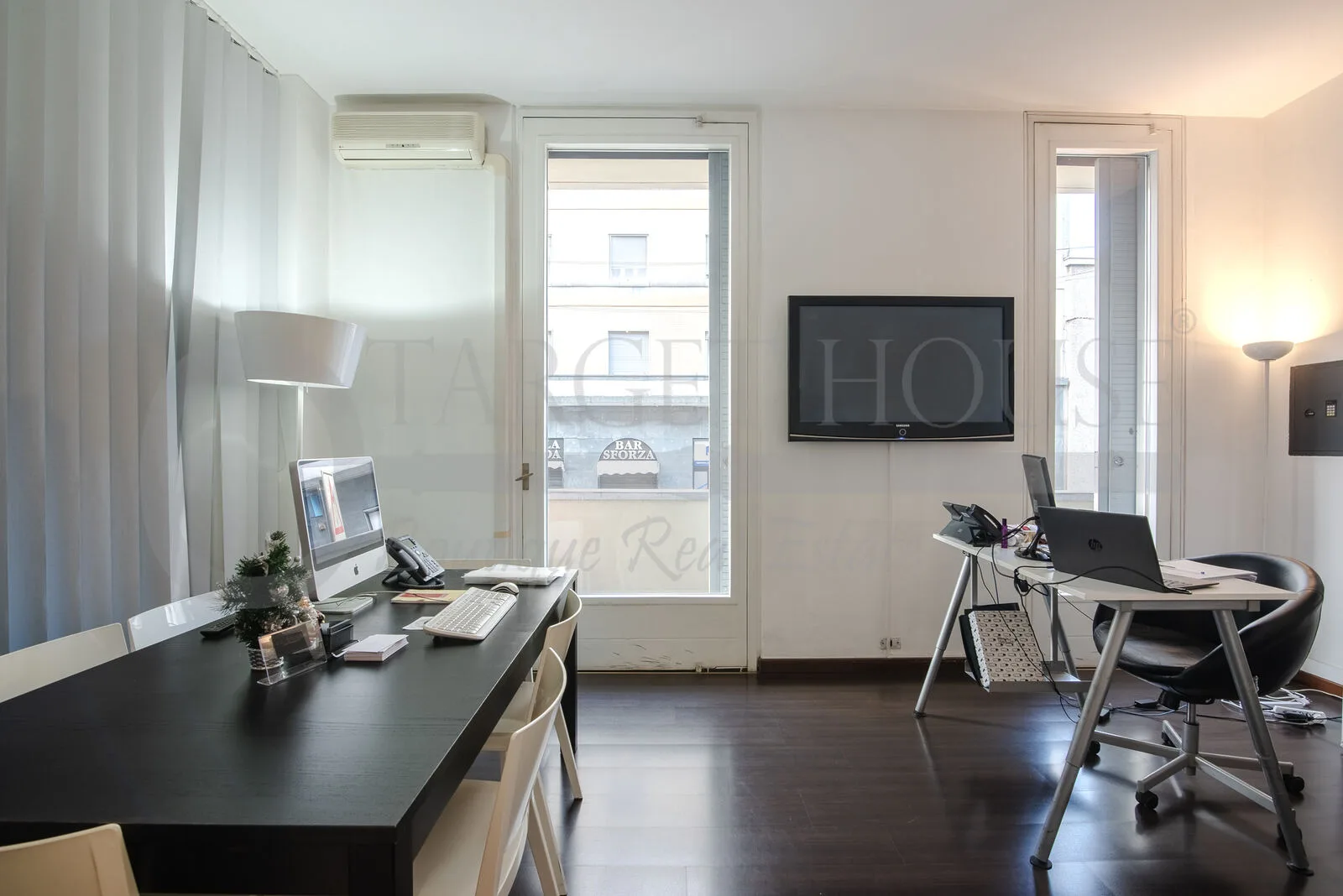 Property near Milan Duomo on Via Francesco Sforza — gallery photo 4