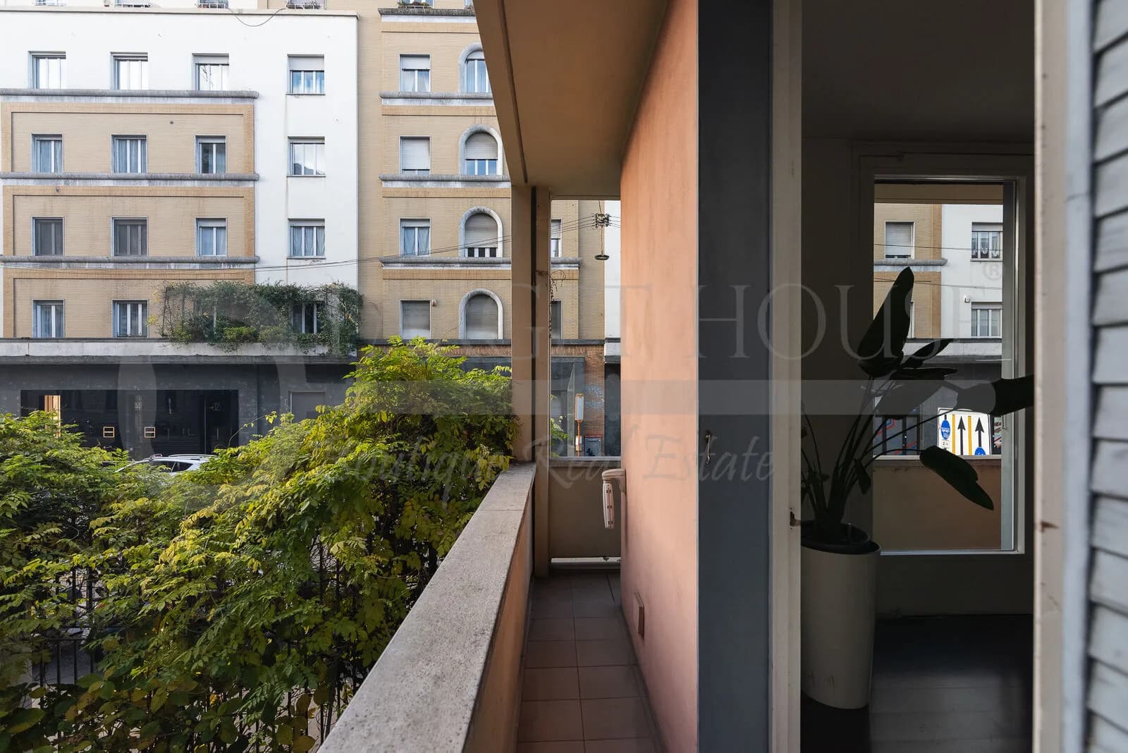 Property near Milan Duomo on Via Francesco Sforza — gallery photo 10