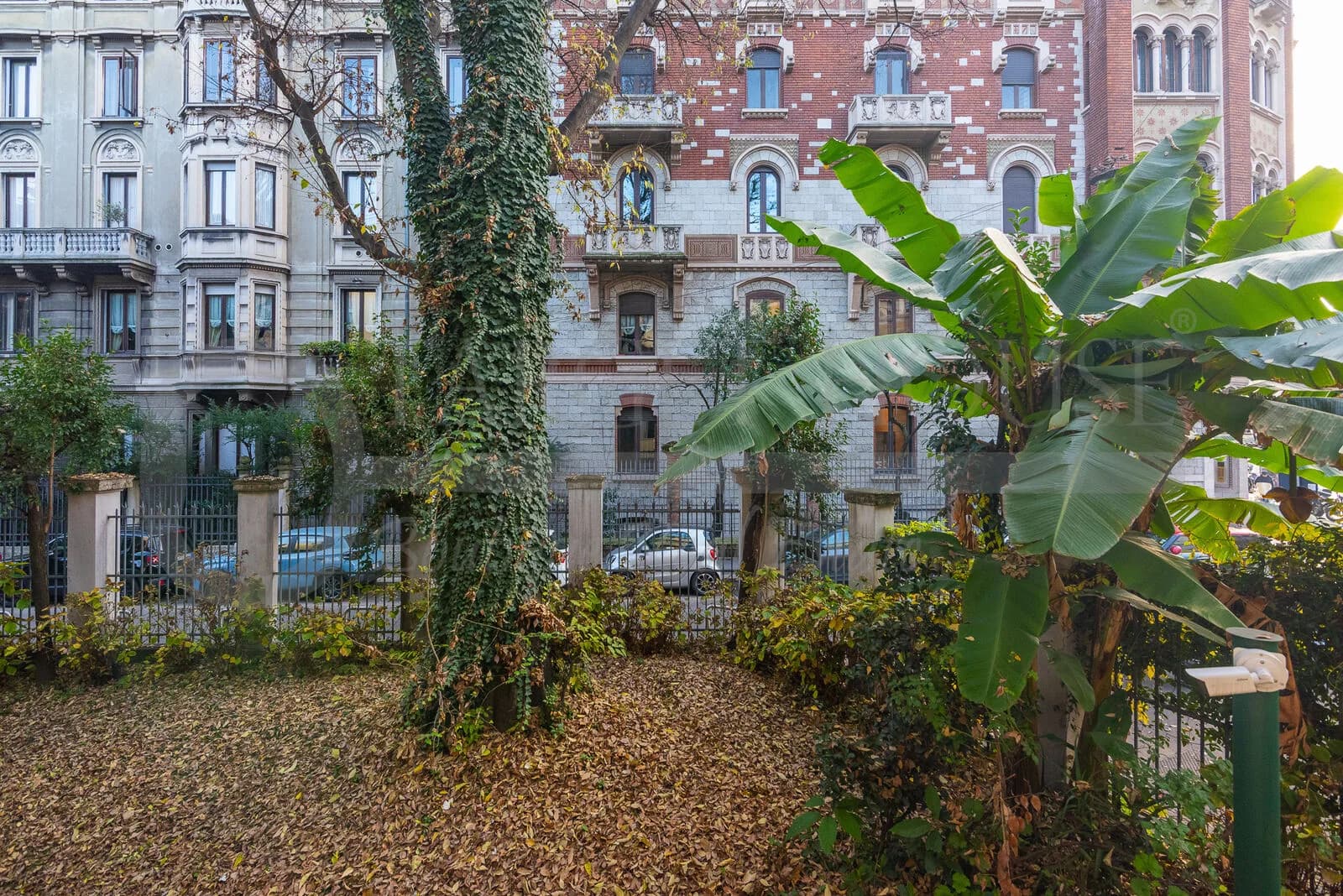 Property near Milan Duomo on Via Francesco Sforza — gallery photo 11