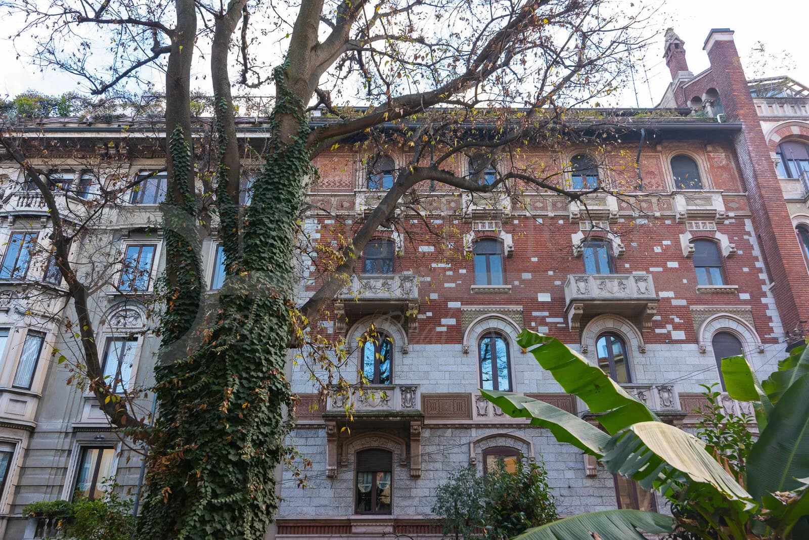 Property near Milan Duomo on Via Francesco Sforza — gallery photo 12