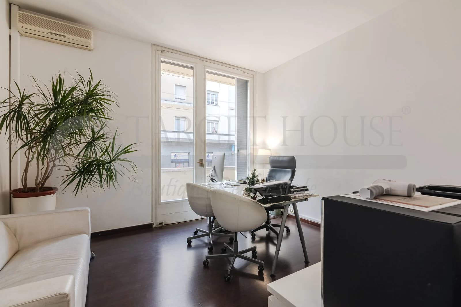 Property near Milan Duomo on Via Francesco Sforza — gallery photo 14