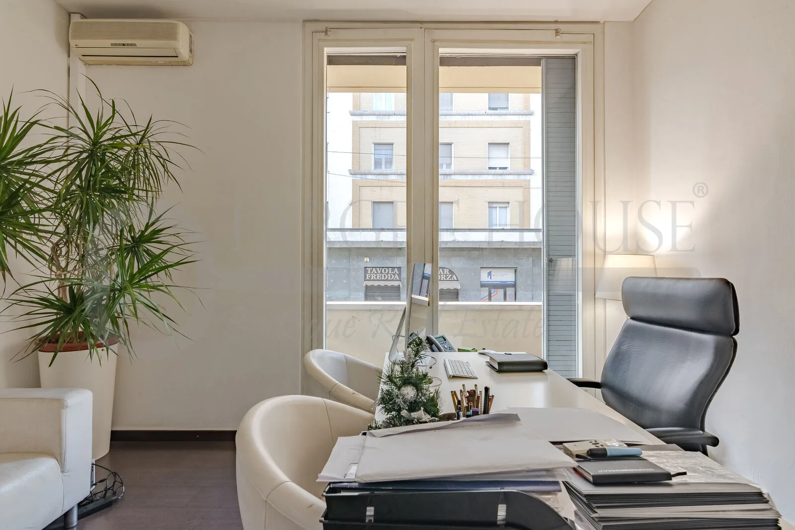 Property near Milan Duomo on Via Francesco Sforza — gallery photo 15