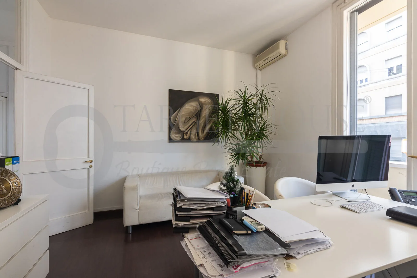 Property near Milan Duomo on Via Francesco Sforza — gallery photo 17