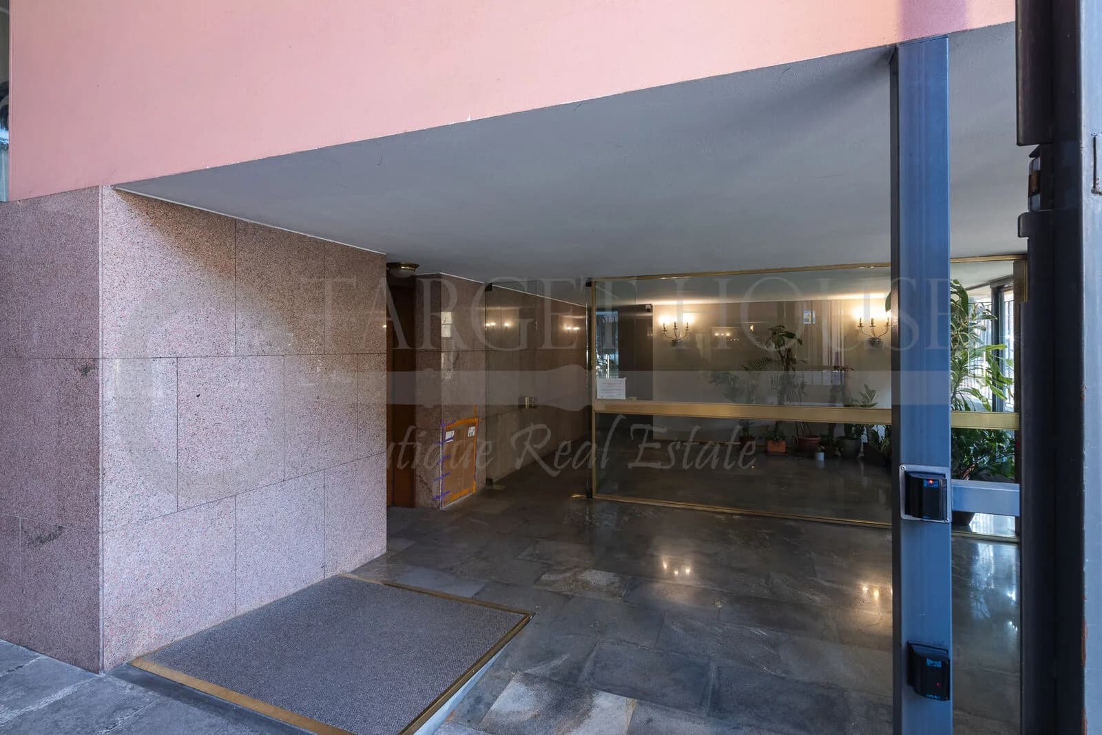 Property near Milan Duomo on Via Francesco Sforza — gallery photo 18