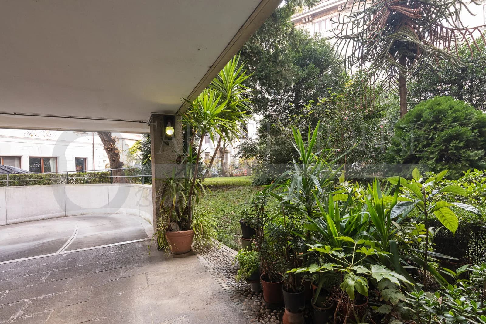Property near Milan Duomo on Via Francesco Sforza — gallery photo 19
