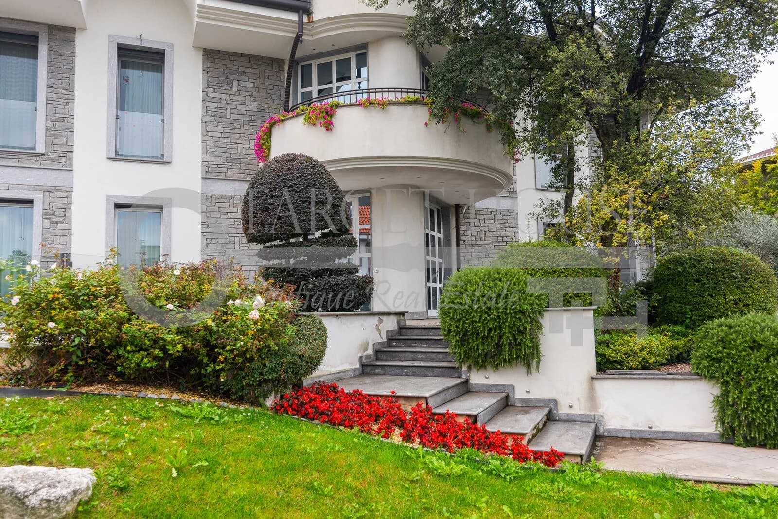 Luxury villa near Legnano with private spa and cinema — gallery photo 26