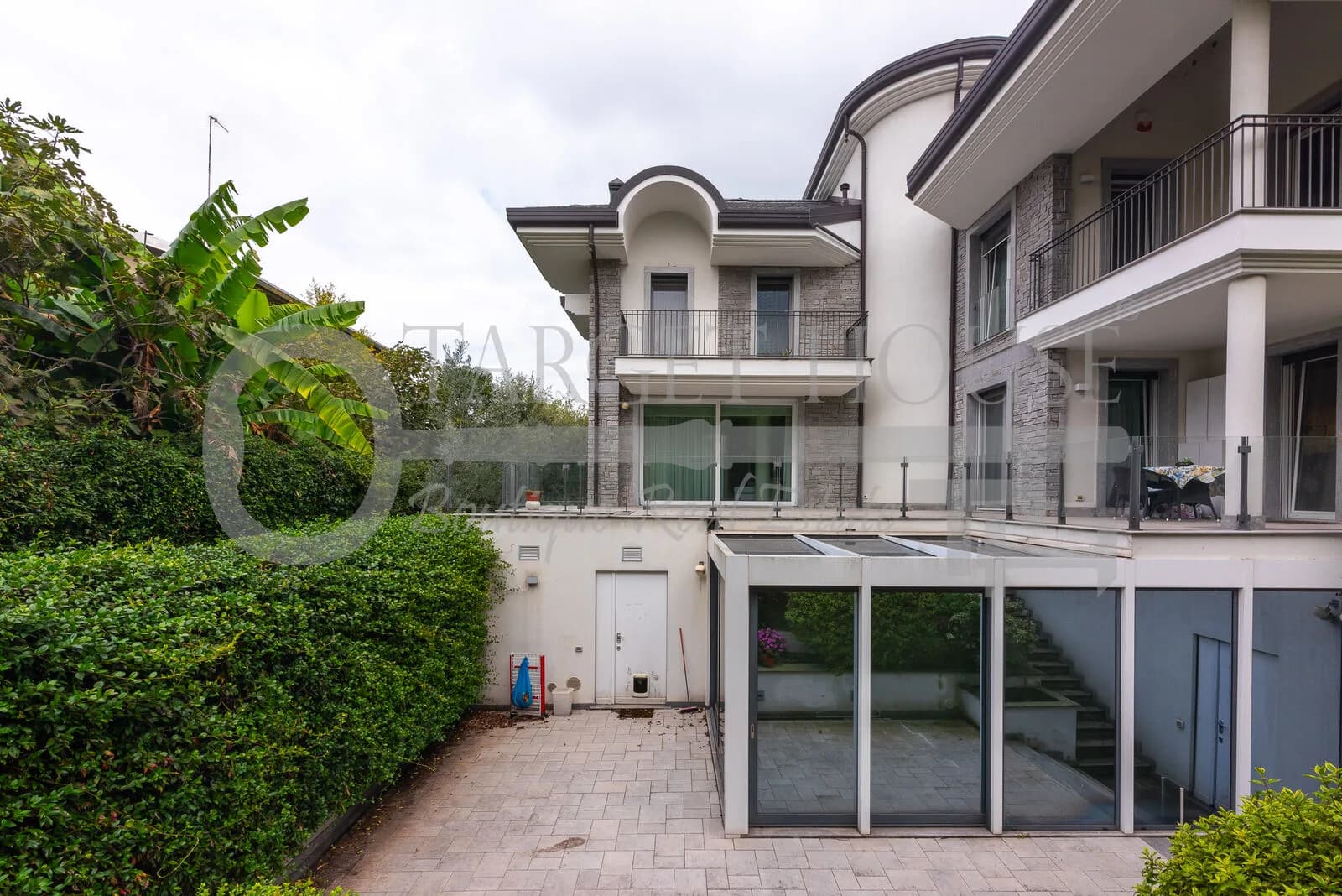 Luxury villa near Legnano with private spa and cinema — gallery photo 27