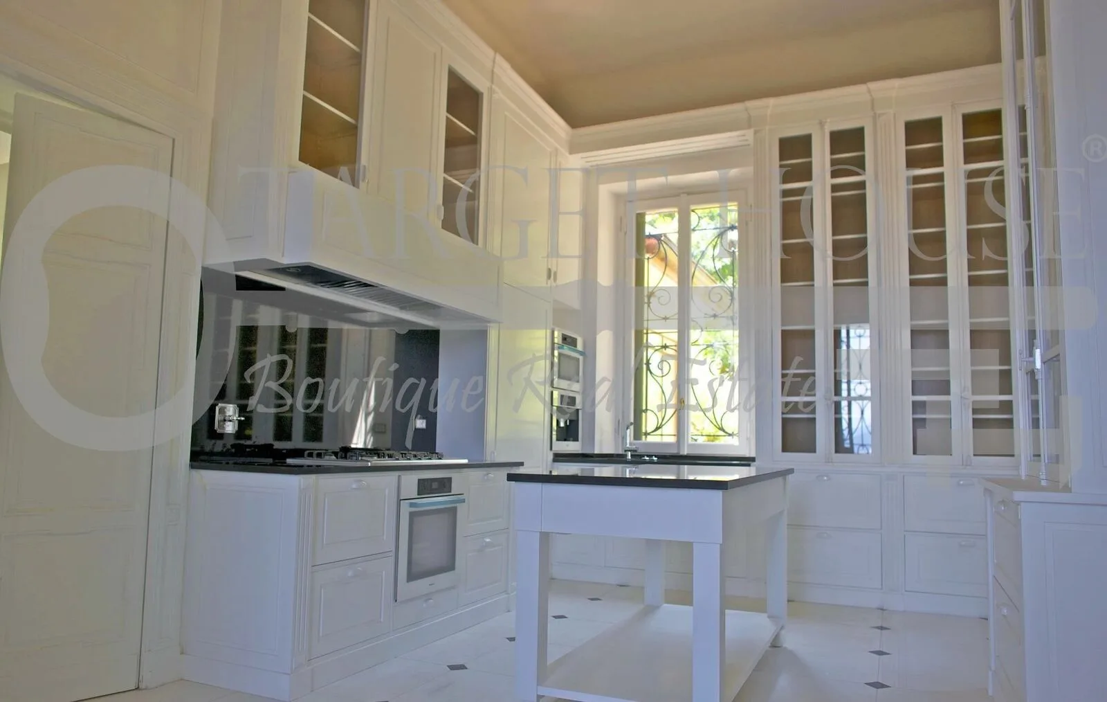 https://bgtmaynubvmzmhicdxlk.supabase.co/storage/v1/object/public/property-images/properties/stresa-001-1787427869360.webp