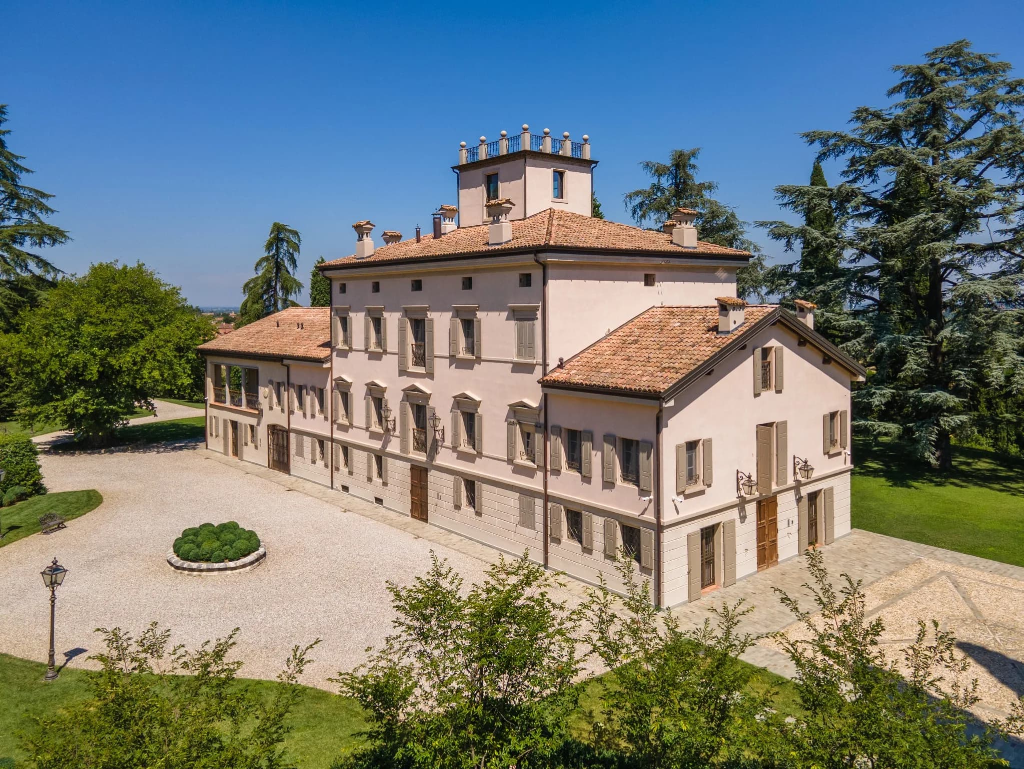 Villa Fontana historic villa in Emilia-Romagna with formal Italian garden