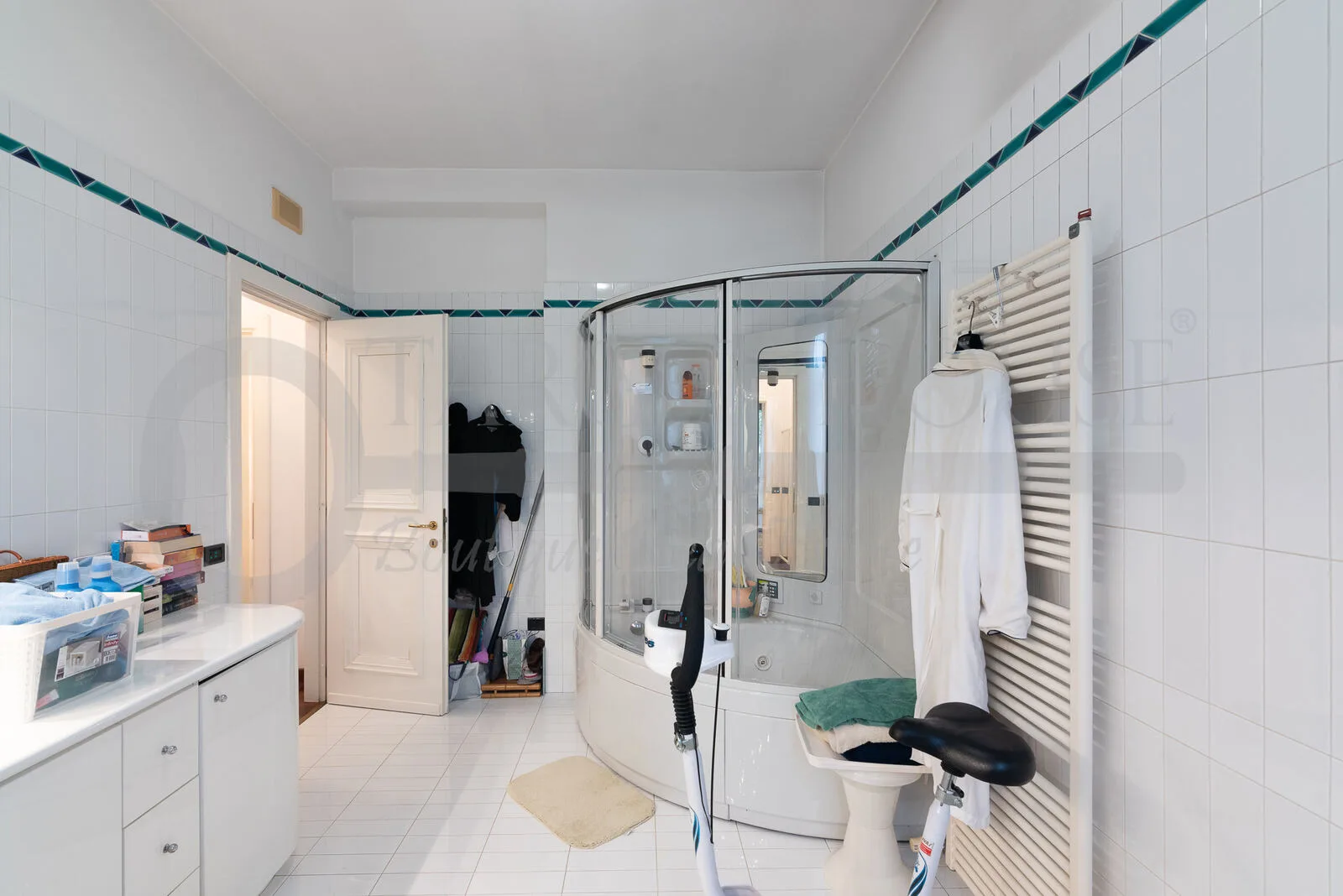 Villa with pool near Milan and private park — gallery photo 17