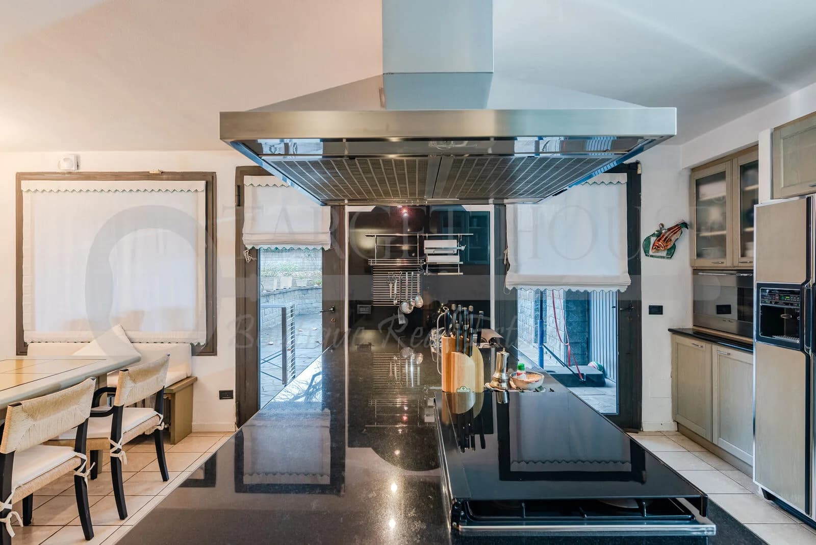 Villa with pool near Milan and private park — gallery photo 26