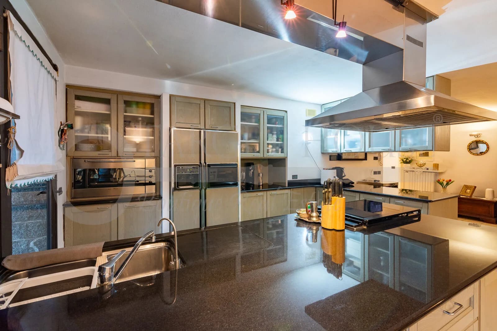 Villa with pool near Milan and private park — gallery photo 29