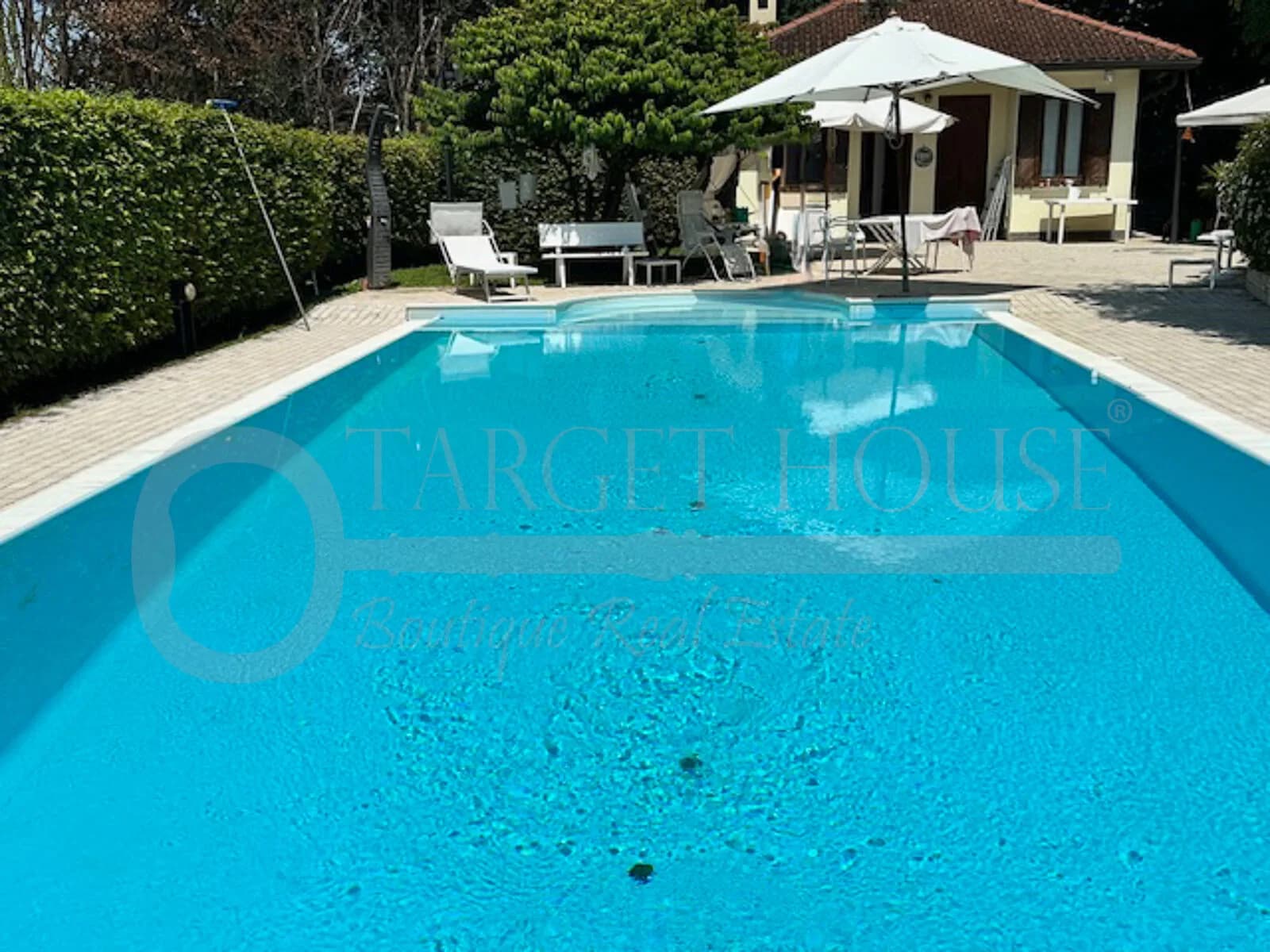 Villa with pool near Milan and private park — gallery photo 39